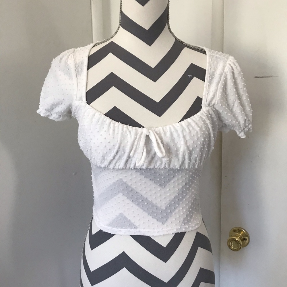 White puff sleeve crop top